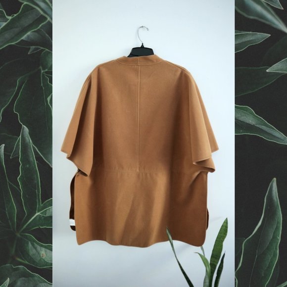 🌸SALE🌸 Joan Rivers Cape - Picture 3 of 12